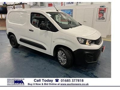 White Used 2022 Peugeot Partner Premium MPV | £8,320 (Fair price)