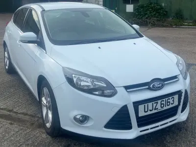 Used Ford Focus Zetec 103 HP (75 kW) 2013 White Hatchback