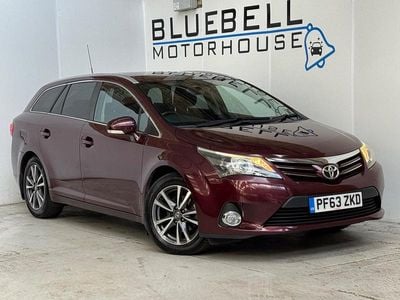Used Toyota Avensis 124 HP (91 kW) 2014 Red Estate