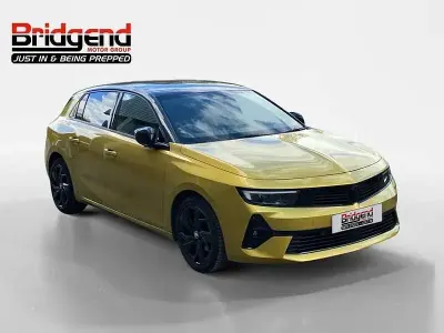 Used Vauxhall Astra GS Line 130 HP (95 kW) 2022 Yellow/black Hatchback