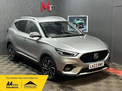 Używany MG ZS Exclusive 106 KM (77 kW) 2023 Srebrny SUV