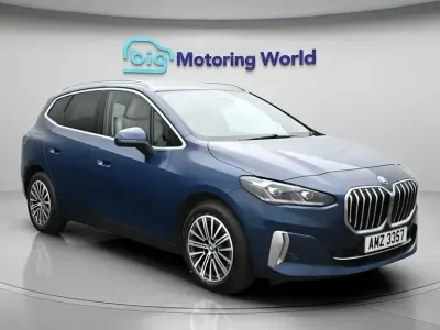 Begagnad BMW 225 Luxury Line 245 HK (180 kW) 2023 Blå Minibuss