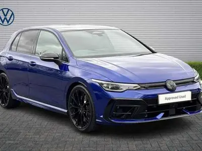 Nouă VW Golf VIII 333 CP (244 kW) 2026