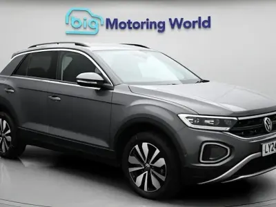 Usado VW T-Roc Match 150 HP (110 kW) 2024 Cinzento SUV