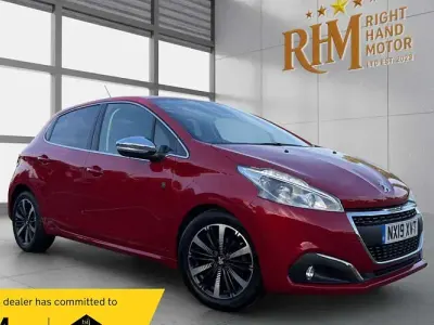 Used Peugeot 208 82 HP (60 kW) 2019 Red Hatchback