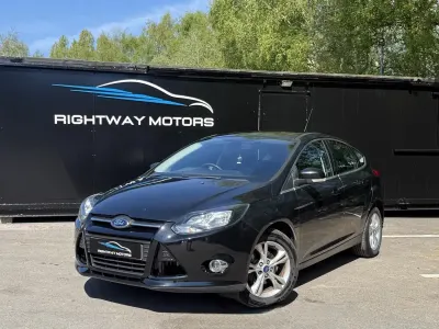 Usado Ford Focus Zetec 105 HP (77 kW) 2014 Preto Citadino