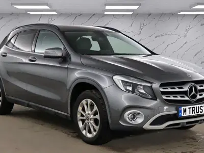 Käytetty Mercedes GLA200 Executive 156 HP (114 kW) 2018 Harmaa Katumaasturi