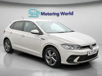 Usado VW Polo R-line 95 CV (69 kW) 2022 Gris Utilitario
