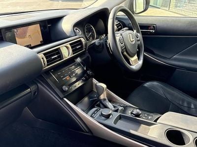Lexus IS300h