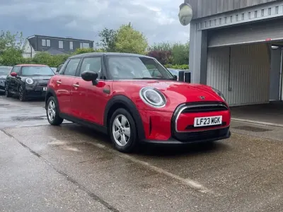 Used Mini Cooper Classic 134 HP (98 kW) 2023 Red Hatchback