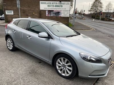 used Volvo V40 D3 SE LUX NAV AUTOMATIC/GEARTRONIC 5DR