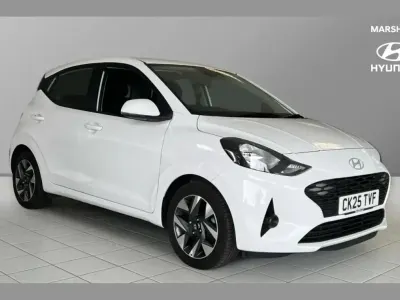 Käytetty Hyundai i10 Advanced 63 HP (46 kW) 2025 Valkoinen Viistoperä