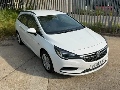 Used Vauxhall Astra 2018 White Estate