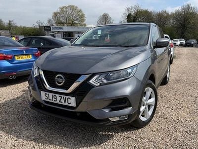 Usado Nissan Qashqai Acenta Premium 140 HP (102 kW) 2019 Cinzento SUV
