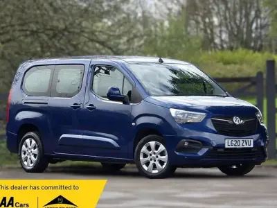 Usado Vauxhall Combo S 110 HP (80 kW) 2020 Azul Monovolume