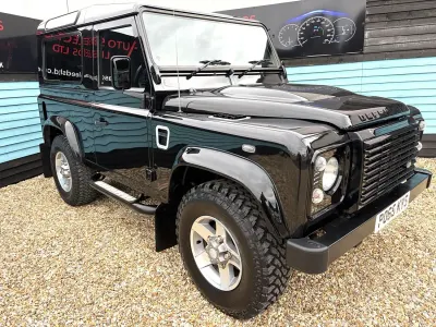 Usado Land Rover Defender Landmark 122 HP (89 kW) 2016 Preto Carrinha