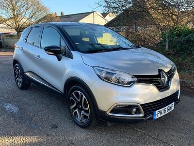 Silver/black Used 2016 Renault Captur Dynamique SUV | £5,750 (Fair price)