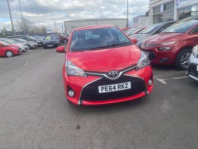 Begagnad Toyota Yaris 99 HK (72 kW) 2014 Röd Halvkombi