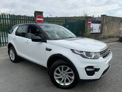 Used Land Rover Discovery 5 SE 2018 White SUV
