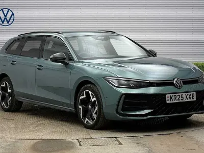 Used VW Passat R-line 272 HP (200 kW) 2025 Green Estate