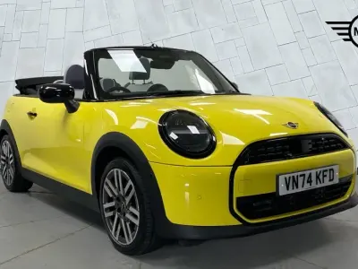 Usado Mini Cooper 118 kW (161 HP) 2025 Amarelo Citadino