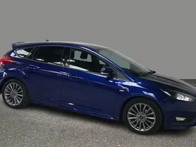 Used Ford Focus ST-Line 140 HP (102 kW) 2017 Blue Hatchback