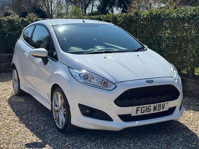 White Used 2016 Ford Fiesta Zetec Hatchback | £4,795 (Fair price)