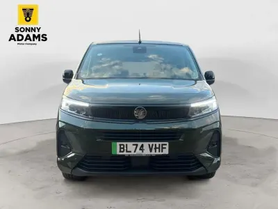 Used Vauxhall Combo Design Edition 100 kW (136 HP) 2024 Green MPV