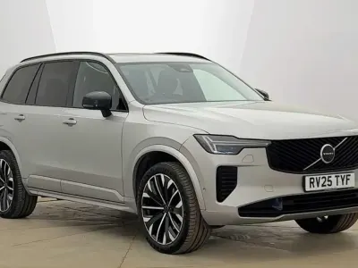 Usado Volvo XC90 Plus 247 HP (181 kW) 2025 Prateado SUV