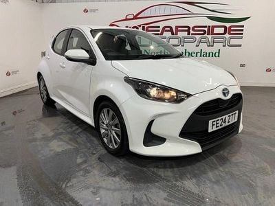 White Used 2024 Toyota Yaris Hybrid Hatchback | £16,699 (Good price)