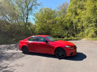 Gebraucht Lexus IS300h Sport Line 223 PS (164 kW) 2015 Rot Limousine