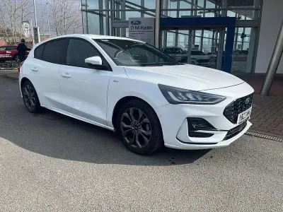 Used Ford Focus ST-Line 2023 Frozen white Hatchback
