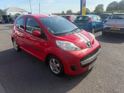 Used Peugeot 107 68 HP (50 kW) 2009 Red Hatchback