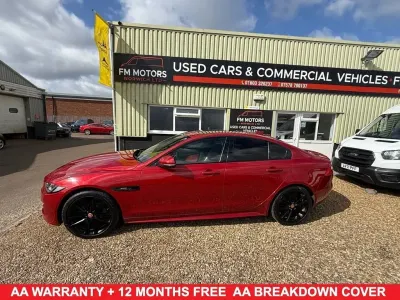 Begagnad Jaguar XE R-Sport 180 HK (132 kW) 2017 Röd Sedan