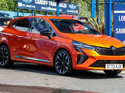 Used Renault Clio Techno 145 HP (106 kW) 2023 Valencia orange Hatchback