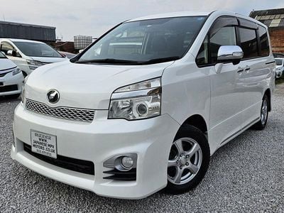 Used Toyota Voxy 2013 White MPV