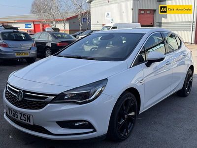 Used Vauxhall Astra SRi 110 HP (80 kW) 2016 White Hatchback