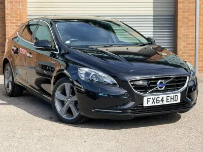 Begagnad Volvo V40 R-Design 2026 Svart Halvkombi