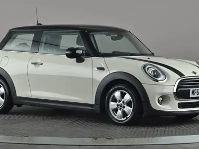 Begagnad Mini Cooper Comfort 136 HK (100 kW) 2019 Vit Halvkombi