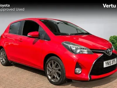 Used Toyota Yaris 99 HP (72 kW) 2015 Red Hatchback