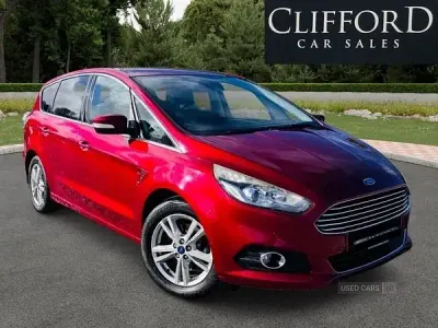 Begagnad Ford S-MAX Titanium 180 HK (132 kW) 2017 Röd Minibuss