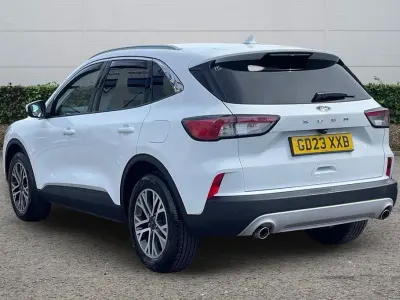 Begagnad Ford Kuga Titanium 150 HK (110 kW) 2023 Vit SUV