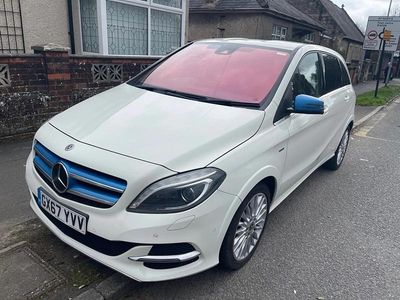 Used Mercedes B250e Electric Art 131 kW (179 HP) 2017 White MPV