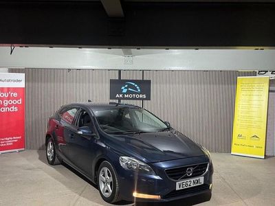 Used Volvo V40 115 HP (84 kW) 2013 Blue Hatchback