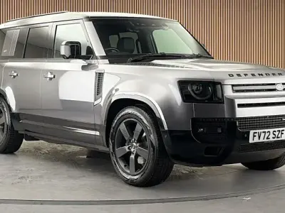 Used Land Rover Defender SE Dynamic 250 HP (183 kW) 2023 Eiger grey SUV