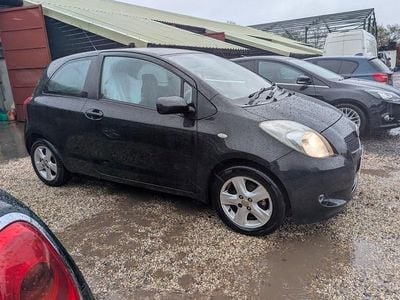Używany Toyota Yaris 85 KM (62 kW) 2006 Czarny Hatchback