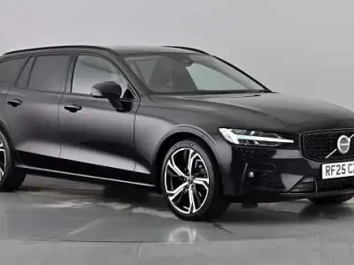 Usado Volvo V60 Plus 197 HP (144 kW) 2025 Preto Carrinha