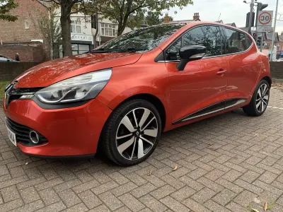Used Renault Clio Dynamique 90 HP (66 kW) 2014 Red Hatchback