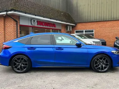 Begagnad Honda Civic Advance 184 HK (135 kW) 2023 Blå Halvkombi