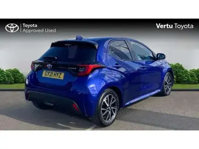 Used Toyota Yaris Hybrid Design 113 HP (83 kW) 2021 Blue Hatchback